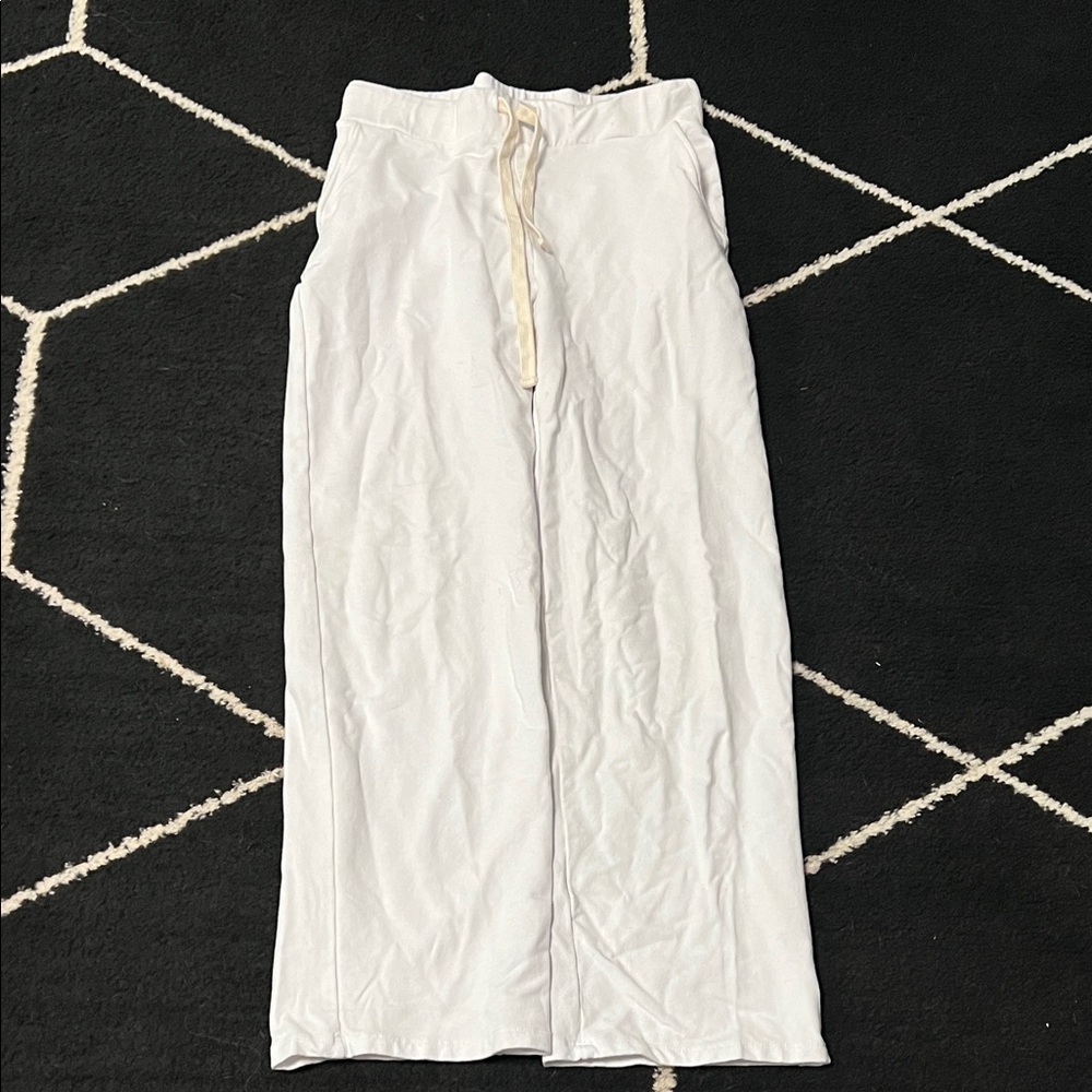 Woman’s small Monrow Soft White Lounge Pants